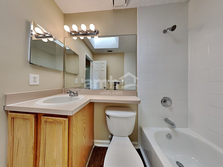 Building Photo - 2523 Sandhaven Ct