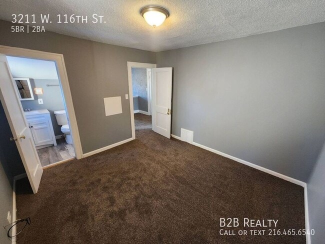 Building Photo - 3211 W 116th St