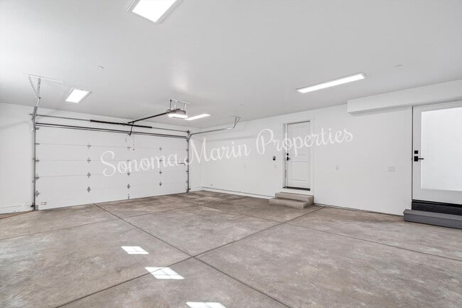 Building Photo - Stunning Brand-New Home in Fountaingrove | 3 Bed + 3.5 Bath | 2,968 Sq Ft