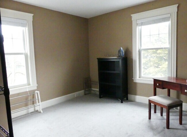 Building Photo - 64-66 Waverly Rd