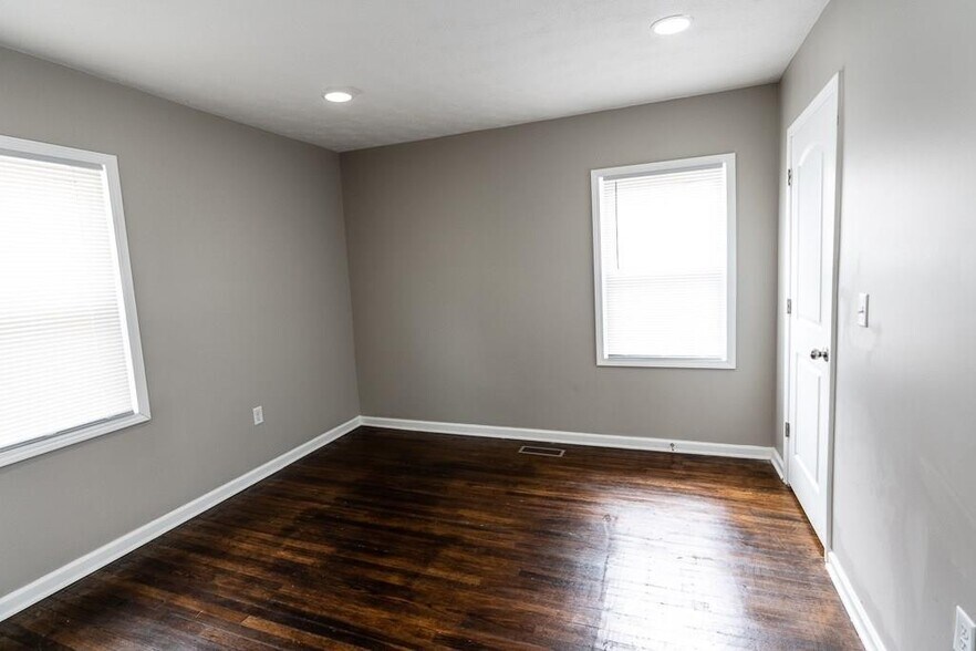 Building Photo - 415 Iowa St