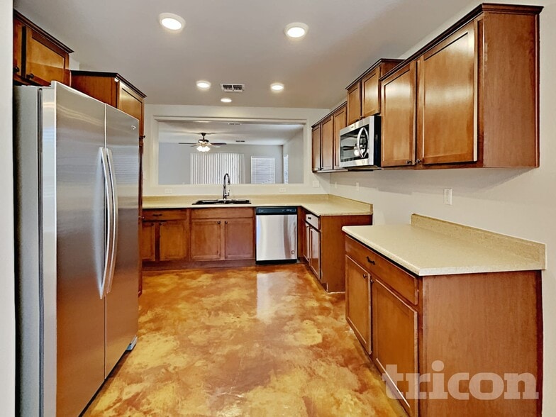 Building Photo - 43683 W Arizona Ave