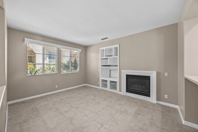 Building Photo - Beautiful detached condo in Painted Trails!