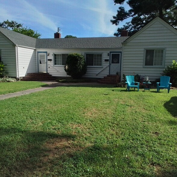 Primary Photo - 156 W Bayview Blvd