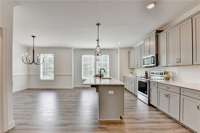 Building Photo - 6892 Roswell Rd NE