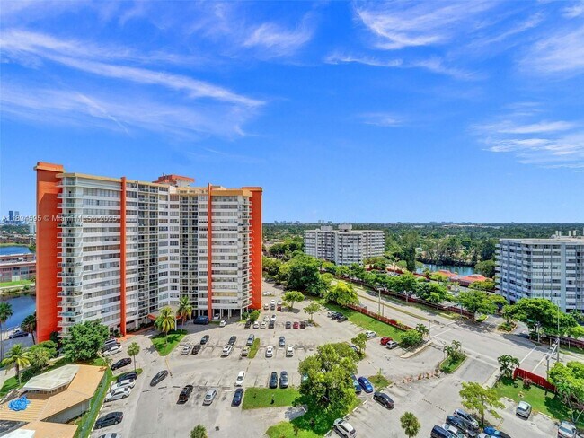 Building Photo - 1301 NE Miami Gardens Dr