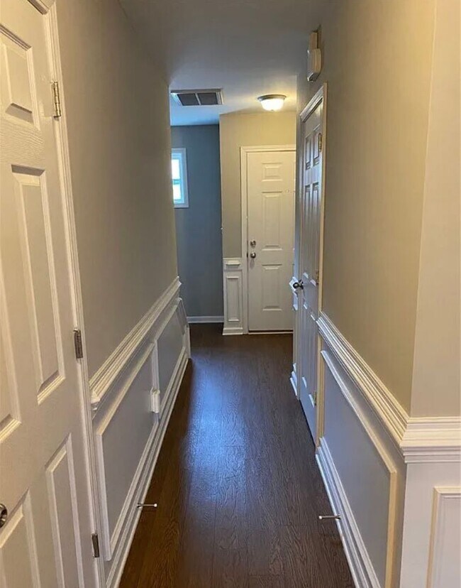 Building Photo - 2539 Gardner Park Dr