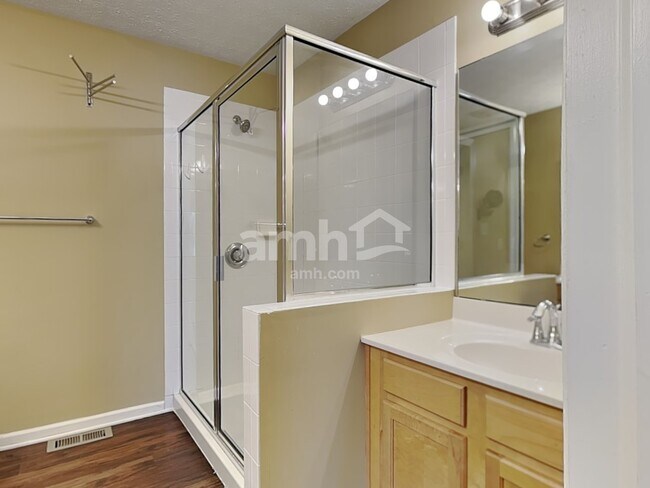 Building Photo - 439 Parkview Ct