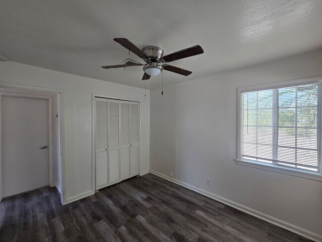 Building Photo - Yucca Ave 6686-6688