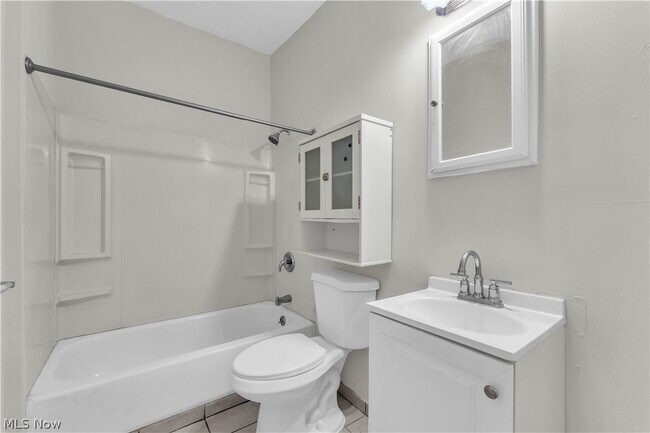 Building Photo - 4314 Archwood Ave