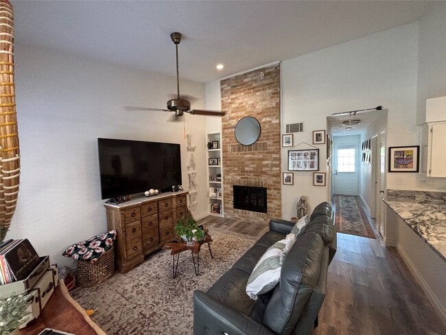 Building Photo - 30 Oak Villa Rd