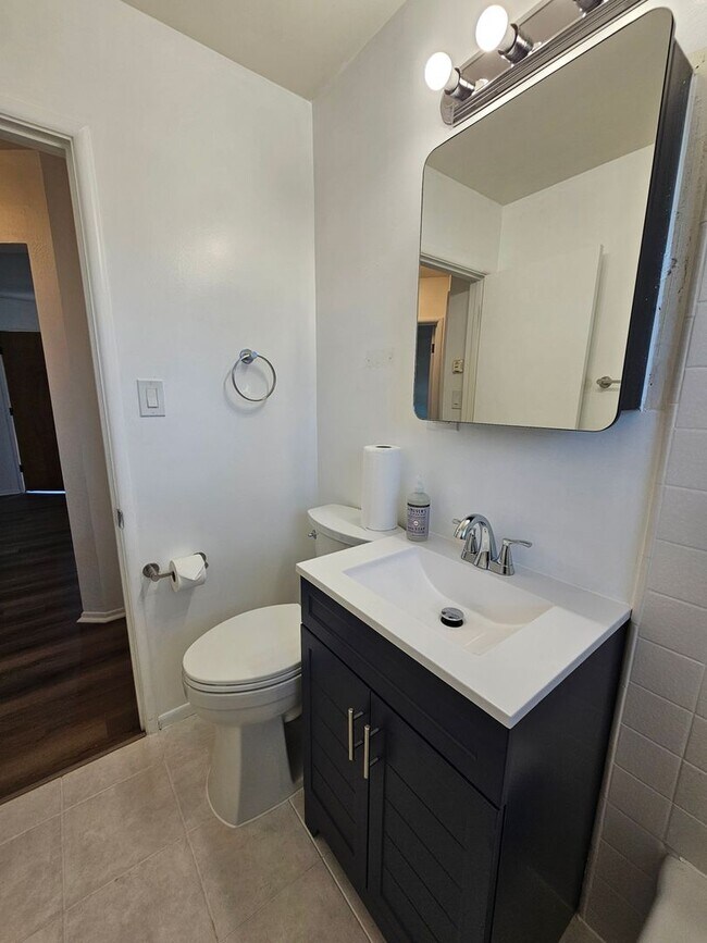 Building Photo - RETIREMENT COMMUNITY: Renovated Residence Hidden Gem 2 Bed/1 Bath - San Leandro