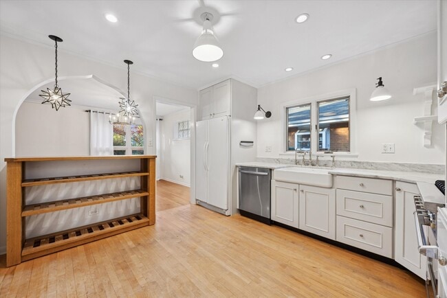 Building Photo - 1340 Oak St