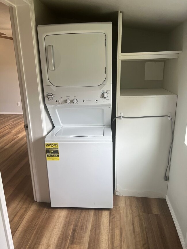 Building Photo - "PENDING APPLICATION" Charming 1 Bed/ 1 Bath Home with Large Yard