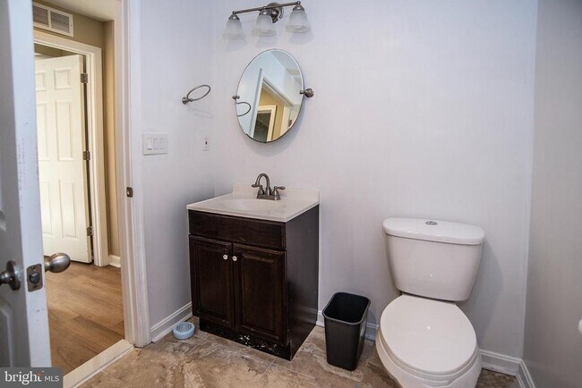 Building Photo - 20 Aster Ln