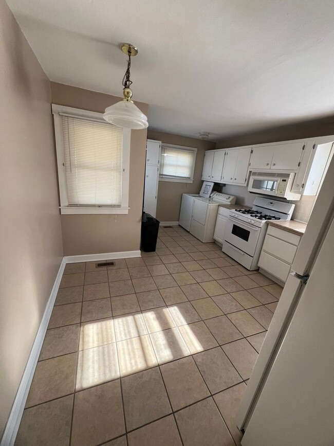 Building Photo - 2 bed, 1 bath home in a quiet neighborhood