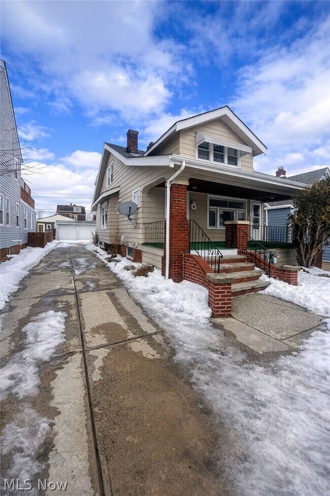 Building Photo - 7014 Thornton Dr