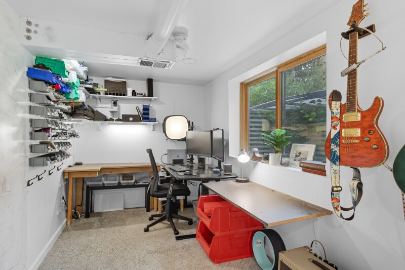 Building Photo - 1679 Hubbard Ave