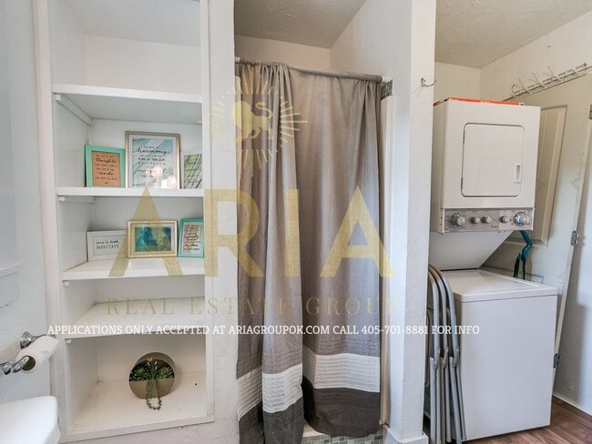 Building Photo - Adorable Remodeled 1 Bed/1 Bath Cottage! C...