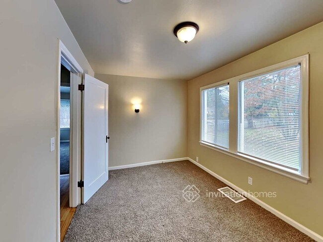 Building Photo - 6423 100th St SW