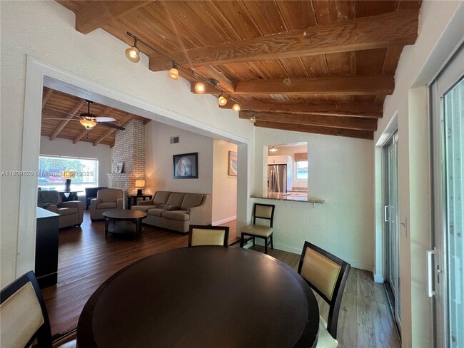 Building Photo - 500 S Riverside Dr