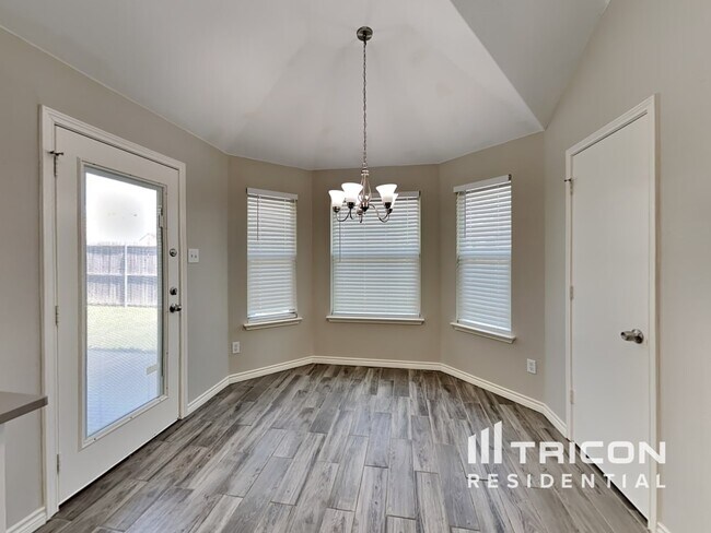 Building Photo - 6701 Fairglen Dr