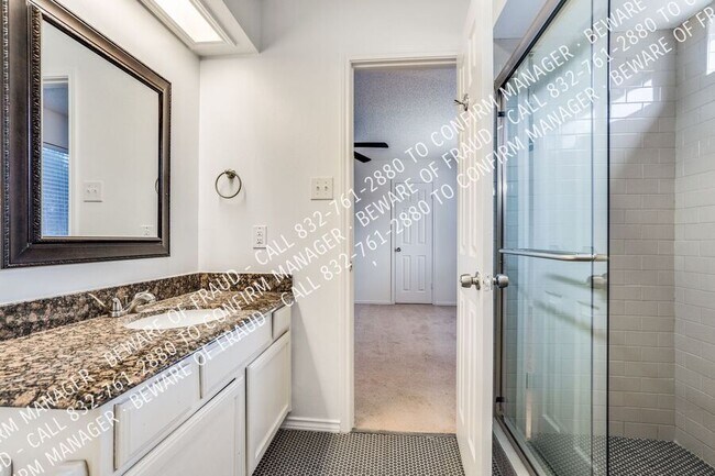 Building Photo - 3924 Coronado Dr