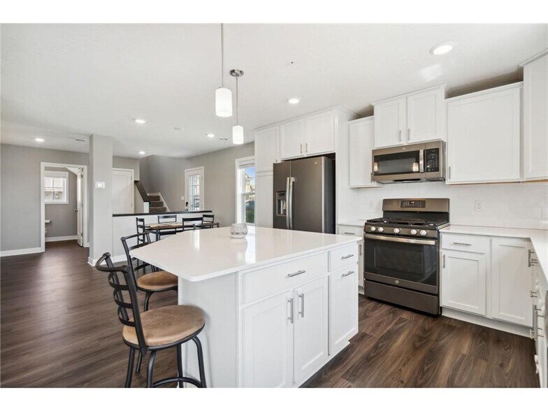 Building Photo - 2128 Ada Dr