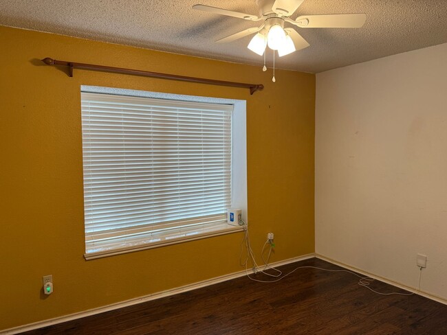 Building Photo - Gorgeous duplex in Euless