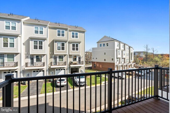 Building Photo - 596 Watermans Dr