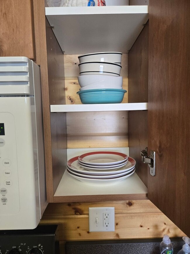 Building Photo - Fully furnished long term rental