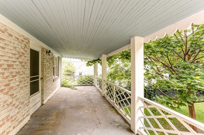 Building Photo - 4 bedroom, 2.5 bathroom home in Camp Hill