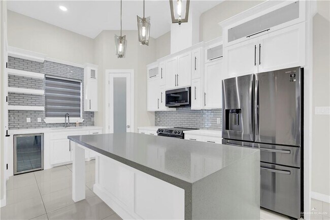 Building Photo - 31 Tierra Escondido