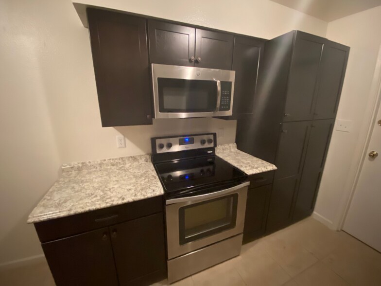 Building Photo - 918 Hayden Rd