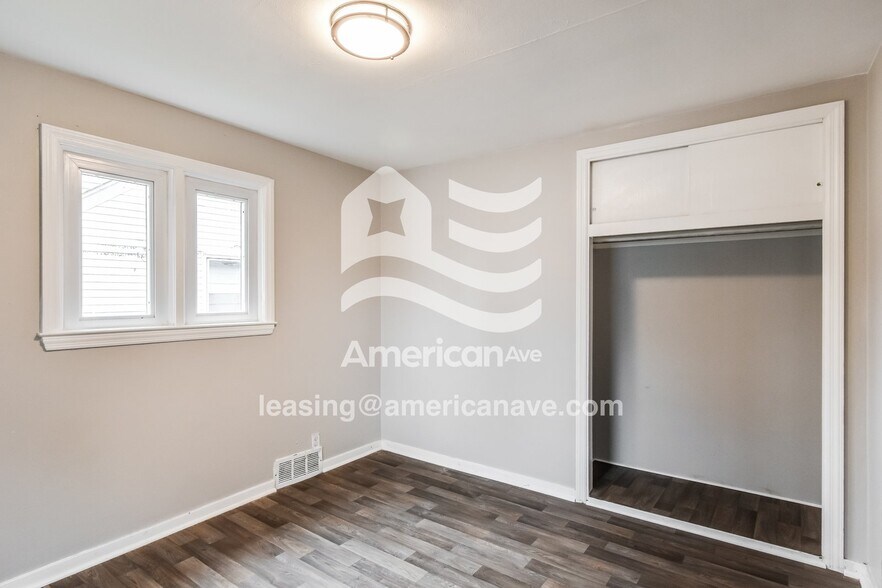 Building Photo - 5382 W Leon Terrace