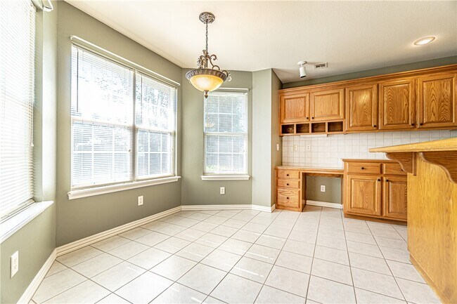 Building Photo - 213 Shane Dr