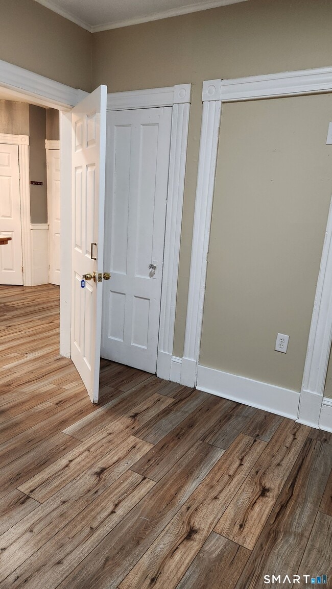 Building Photo - 22 King St