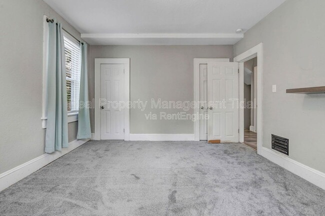 Building Photo - 4511 Newport Ave