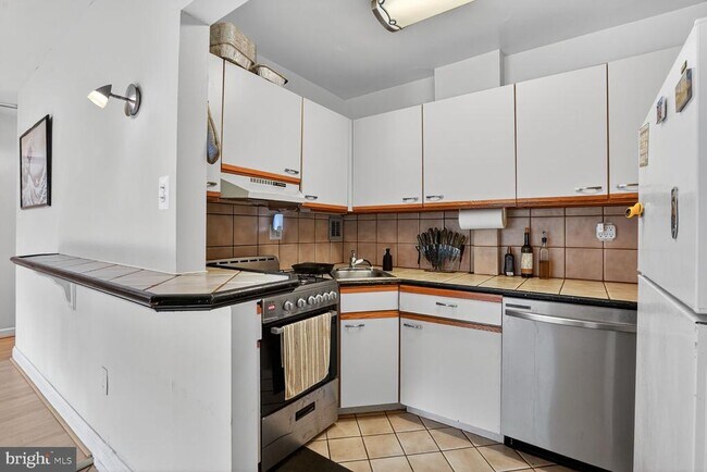 Building Photo - 1021 Arlington Blvd