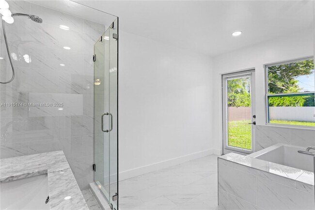 Building Photo - 10605 SW 112th St