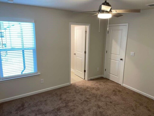 Building Photo - 1643 Villageside Ct