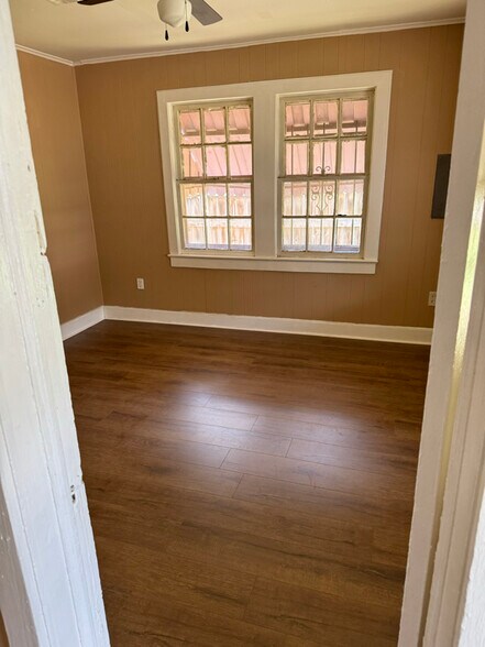 Building Photo - 5852 Byron Ave