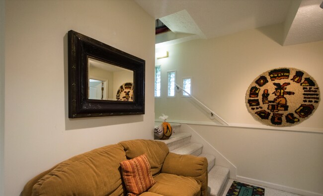 Building Photo - 4 Bedroom 3 Bathroom Home Furnished home