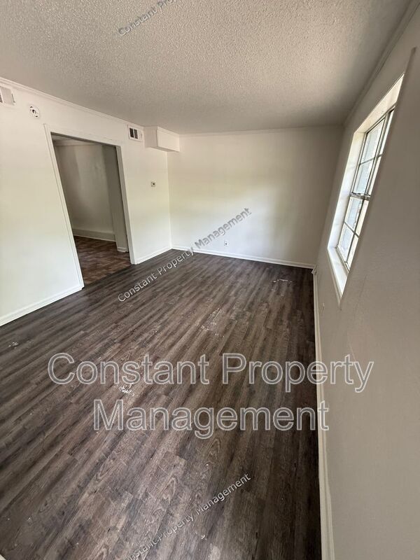 Building Photo - 931 Magnolia Dr