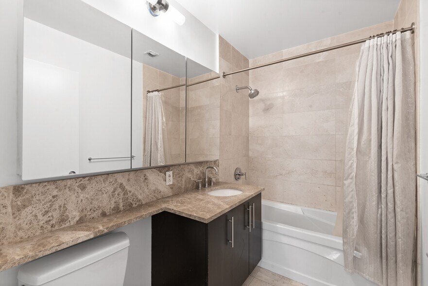 Building Photo - 1425 Locust St