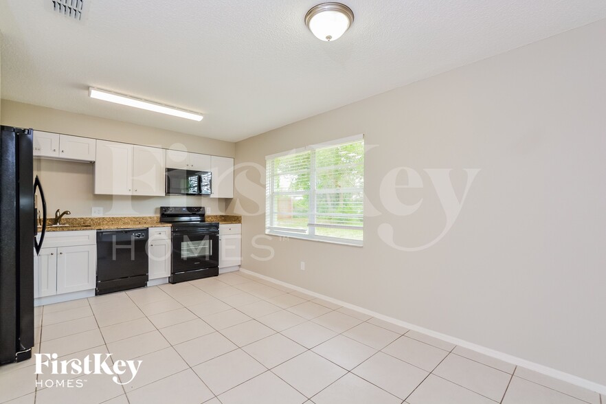 Building Photo - 2927 Arrendonda Dr