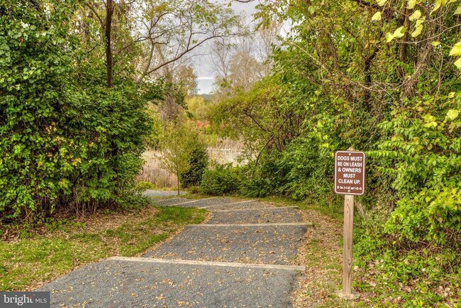 Building Photo - 705 Lyles Ln