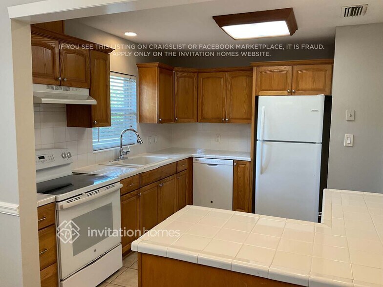 Building Photo - 1627 Bentin Dr S