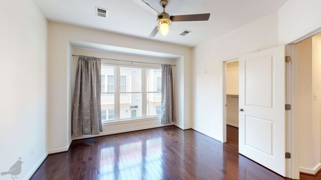Building Photo - 517 Regent Pl NE
