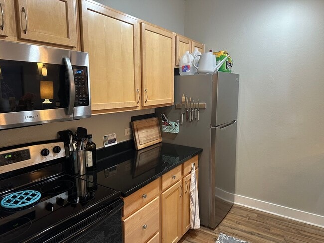 Building Photo - Executive 1 Bedroom Apartment right off 16th St. Mall - All Utilities Included!